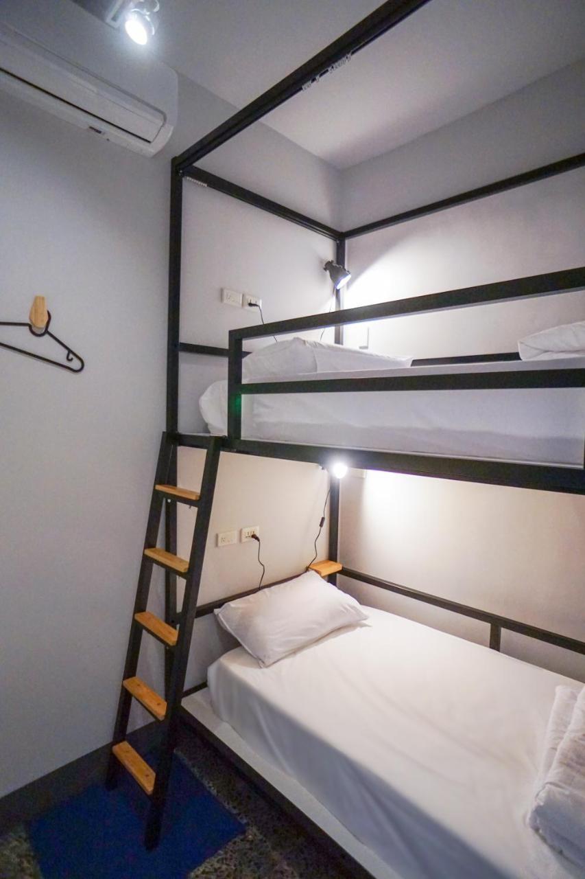 World Inn 窩二樓小客棧民宿 Хуалянь Экстерьер фото